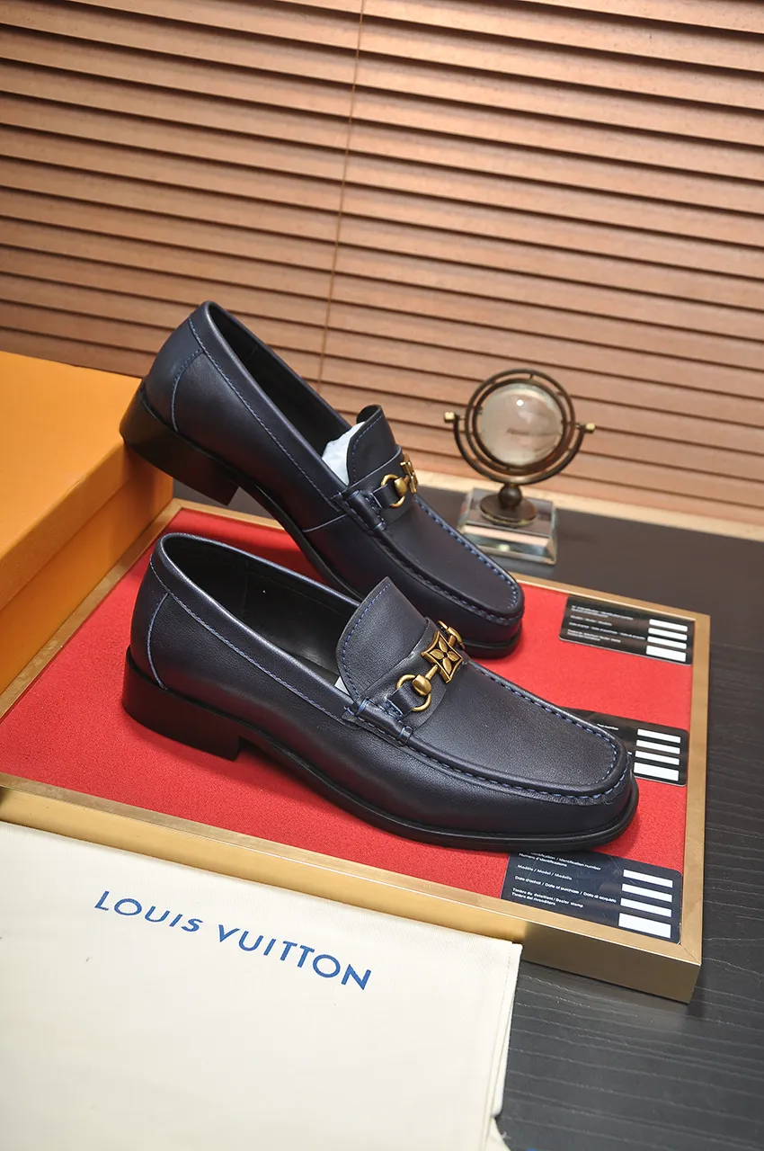 Men's men's shoes 💰520💶 [LV] (original single cowhide lining) 🍀LV's latest genuine leather business suit shoes are launched simultaneously on the official website. The first-layer cowhide imported from Italy is made of heavy gold, 💥official website 1:1 rubber outsole. Versatile to wear, high-end without losing class, and the color combination is extraordinary. This four-season style is alluring when worn on your feet, showing off your big-name flair. Standard code 38-45 (45 customized)